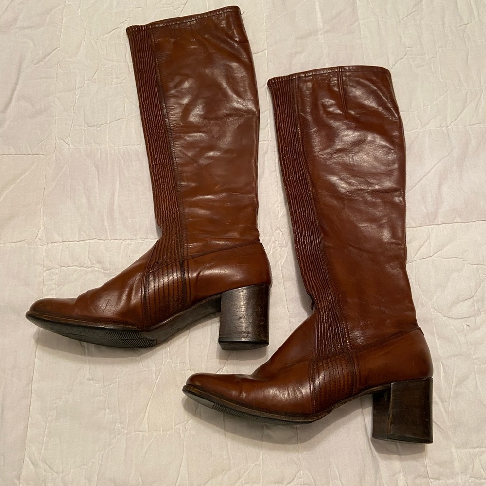 GORGEOUS VINTAGE NEIMAN MARCUS Italian brown leather boots. 7 1/2 Narrow